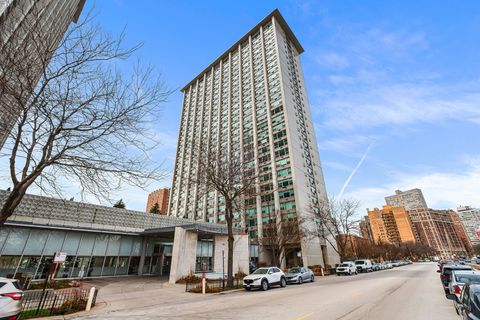 Photo of 3600 N Lake Shore Drive #2122, Chicago, IL 60613 (MLS # 12610762)