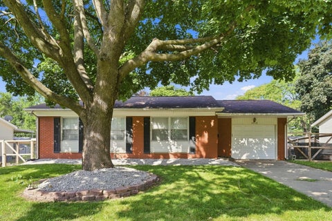 3 beds bed, 1.5 baths bath property at 3710 N Pine Street, Davenport, IA 52806