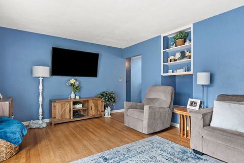 Tiny photo for 4610 8th Avenue, Moline, IL 61265 (MLS # 12611661)