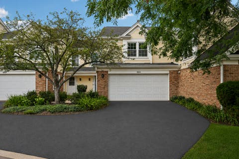 Photo of 4804 Turnberry Drive, Hoffman Estates, IL 60010 (MLS # 12723904)