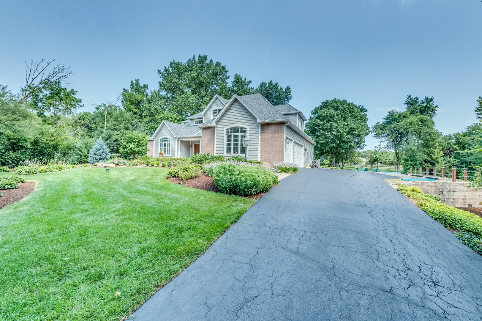 8N669 Edgewood Road