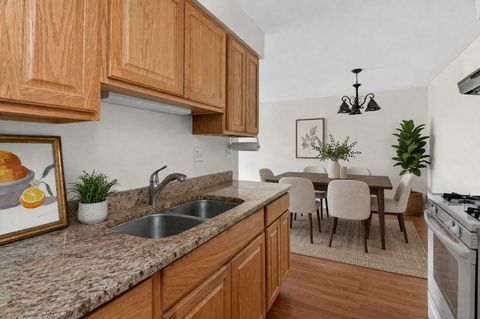 Tiny photo for 1188 Royal Glen Drive #311, Glen Ellyn, IL 60137 (MLS # 12612391)