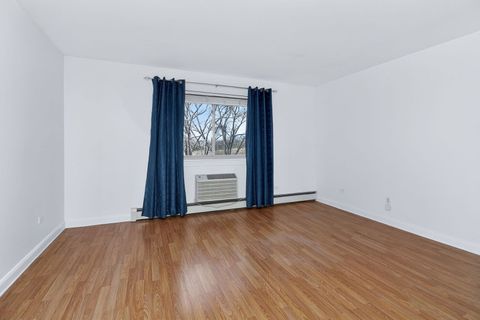 Tiny photo for 1188 Royal Glen Drive #311, Glen Ellyn, IL 60137 (MLS # 12612391)