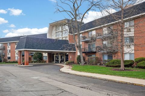 Photo of 1188 Royal Glen Drive #311, Glen Ellyn, IL 60137 (MLS # 12612391)