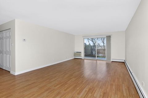 Tiny photo for 1188 Royal Glen Drive #311, Glen Ellyn, IL 60137 (MLS # 12612391)