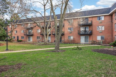 Tiny photo for 1188 Royal Glen Drive #311, Glen Ellyn, IL 60137 (MLS # 12612391)