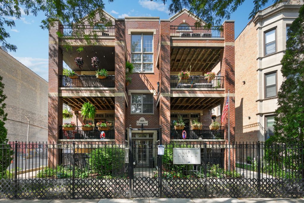 Photo for 4826 N Winthrop Avenue #2S, Chicago, IL 60640 (MLS # 12471503)