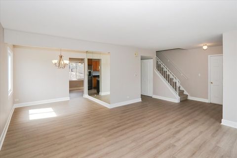 Tiny photo for 4990 Lichfield Drive, Hoffman Estates, IL 60010 (MLS # 12354215)