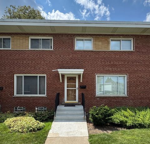 Photo of 415 E Lincoln Street, Mount Prospect, IL 60056 (MLS # 12524965)