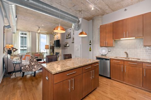 Tiny photo for 700 N Larrabee Street #1406, Chicago, IL 60654 (MLS # 12516242)