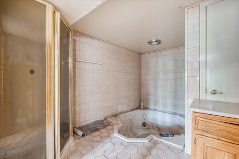 Tiny photo for 1070 20th Avenue, East Moline, IL 61244 (MLS # 12630529)