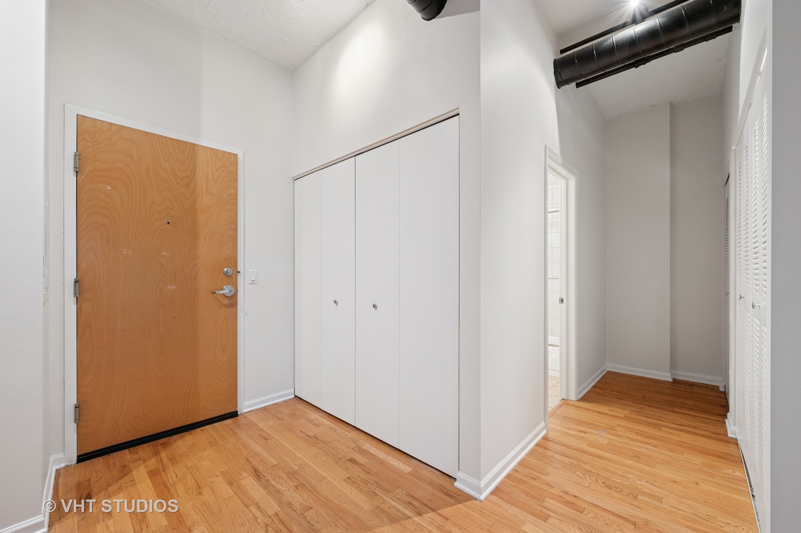 1735 W Diversey Parkway 208