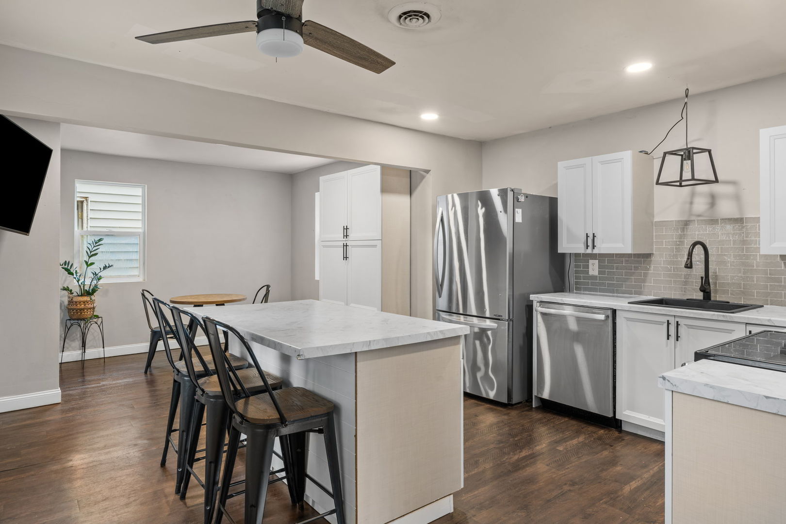 2205 W 75TH Place