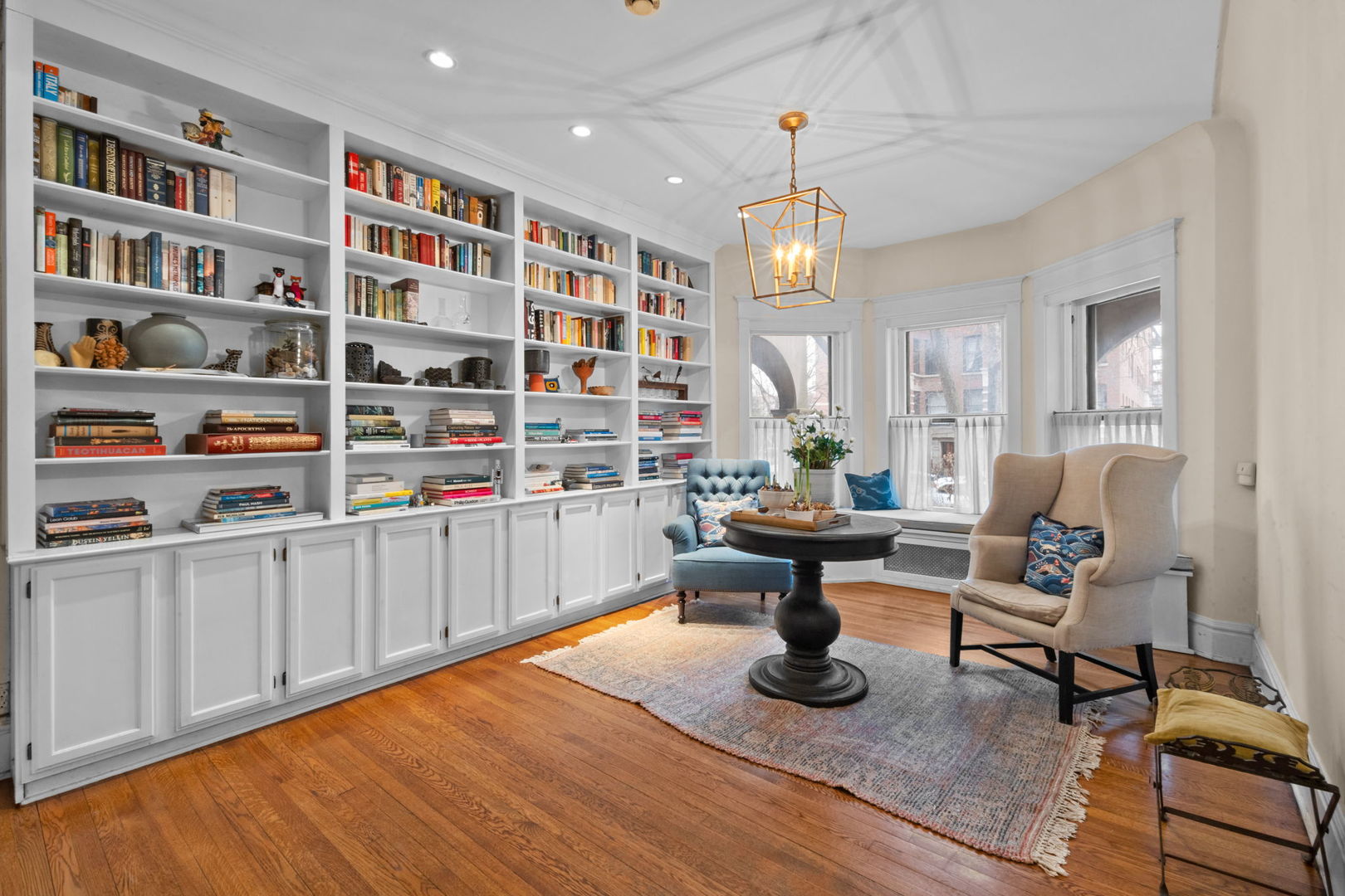 5801 S Blackstone Avenue