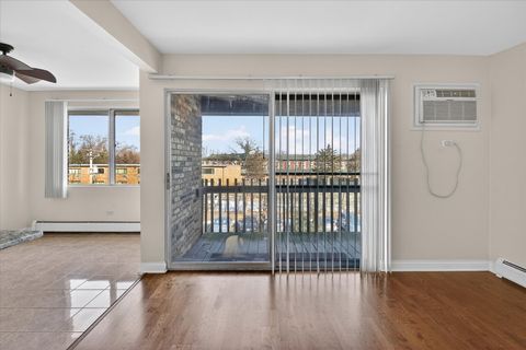 Tiny photo for 940 E OLD WILLOW Road #312, Prospect Heights, IL 60070 (MLS # 12579031)