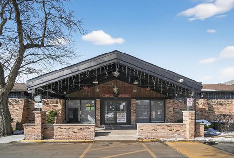 Tiny photo for 940 E OLD WILLOW Road #312, Prospect Heights, IL 60070 (MLS # 12579031)