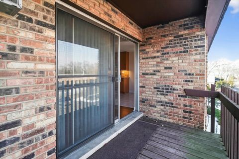 Tiny photo for 940 E OLD WILLOW Road #312, Prospect Heights, IL 60070 (MLS # 12579031)