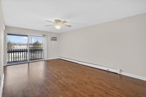 Tiny photo for 940 E OLD WILLOW Road #312, Prospect Heights, IL 60070 (MLS # 12579031)