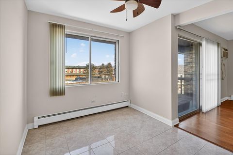 Tiny photo for 940 E OLD WILLOW Road #312, Prospect Heights, IL 60070 (MLS # 12579031)