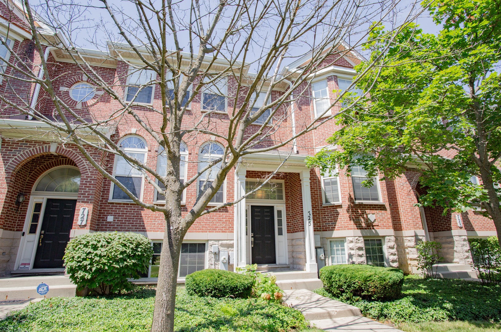 725 Prestwick Lane