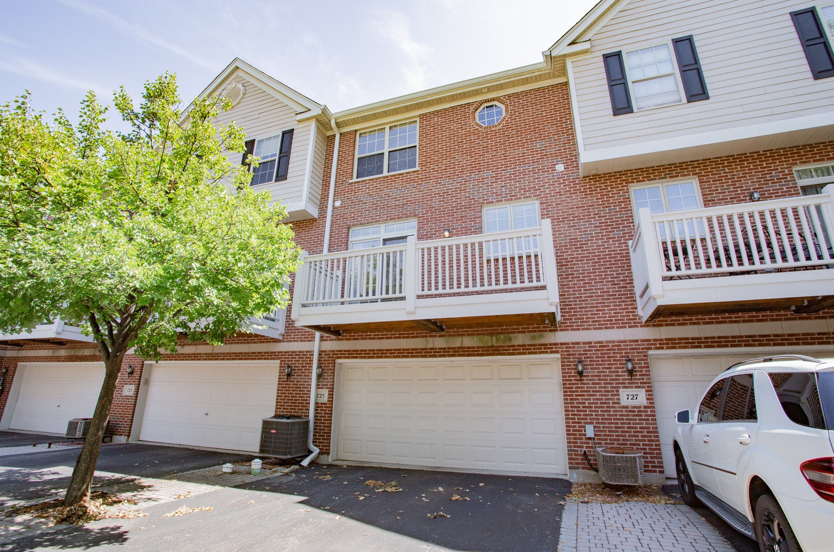 725 Prestwick Lane