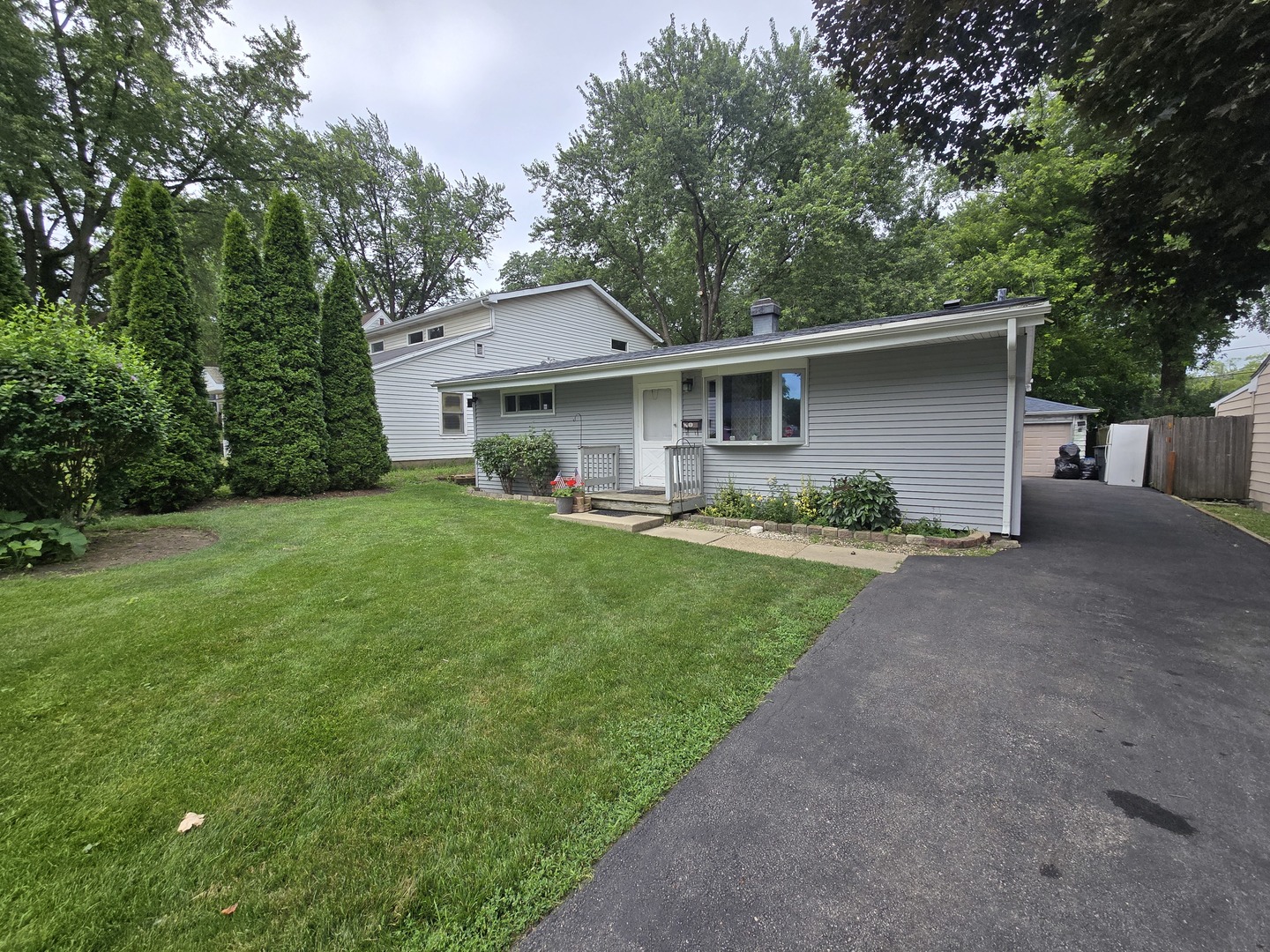 164 N Prairie Avenue