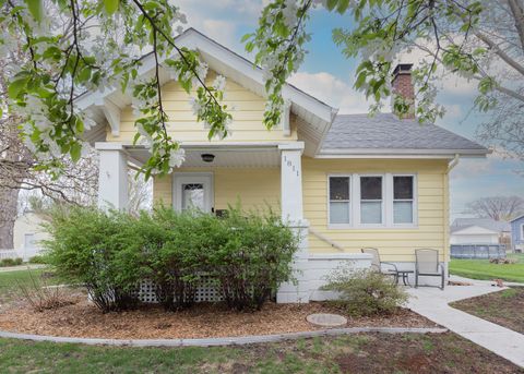 Photo of 1811 34th Street, Rock Island, IL 61201 (MLS # 12617592)