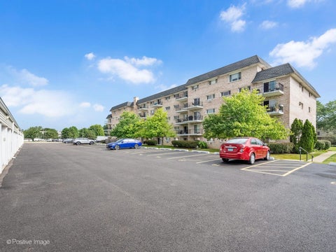 Tiny photo for 1000 S Lorraine Road #104, Wheaton, IL 60189 (MLS # 12759111)