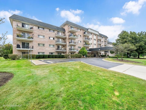 Photo of 1000 S Lorraine Road #104, Wheaton, IL 60189 (MLS # 12759111)