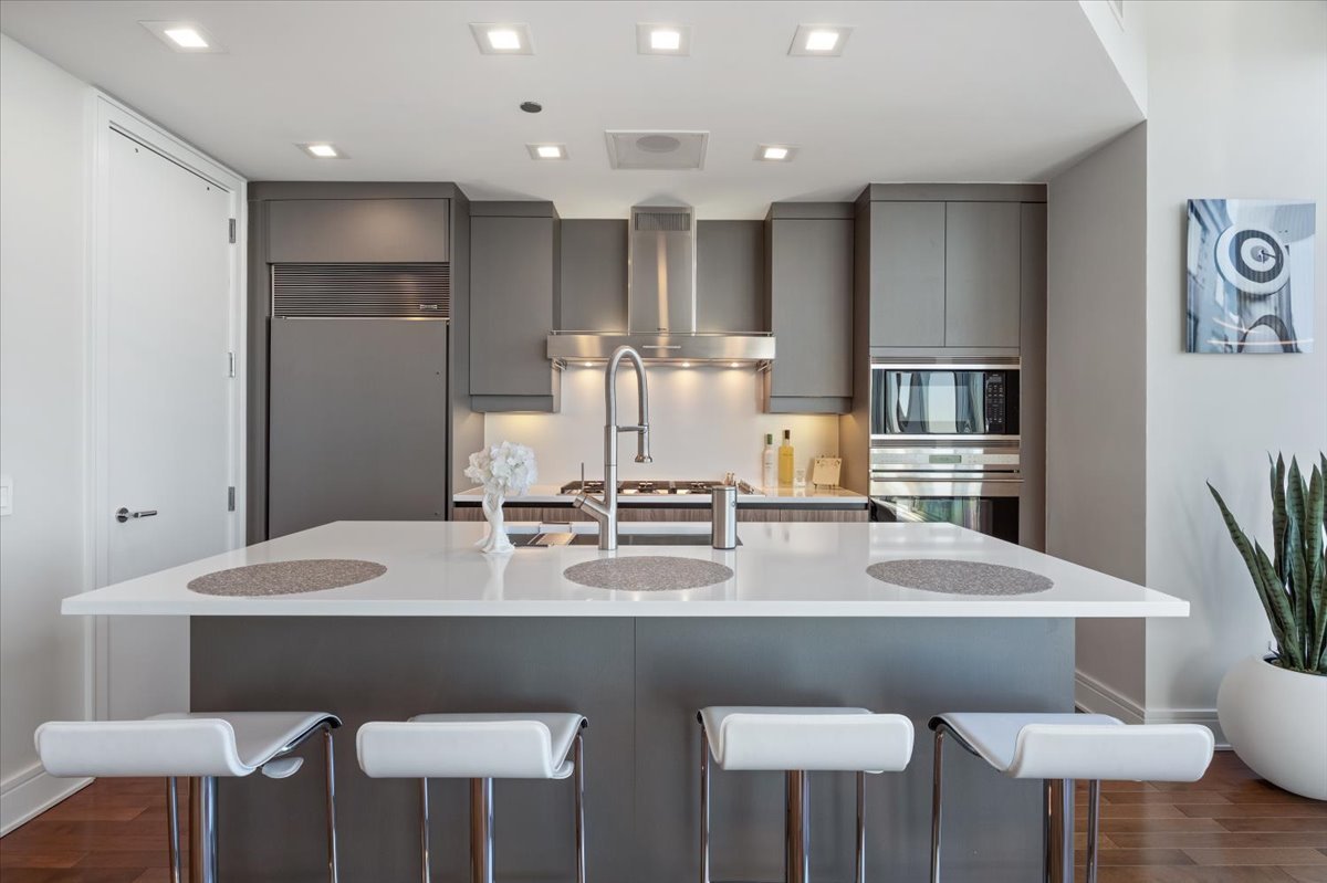 401 N Wabash Avenue 47J