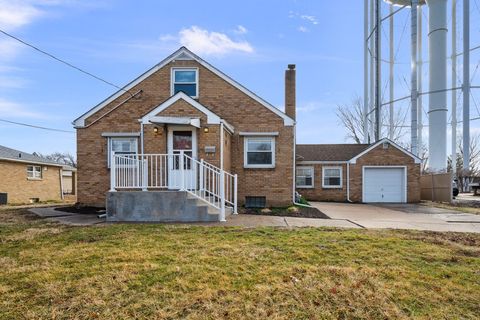 Photo of 3049 38th Street, Rock Island, IL 61201 (MLS # 12590369)