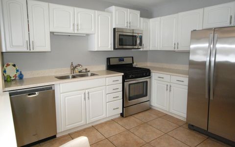 Tiny photo for 662 Regent Lane #D, Prospect Heights, IL 60070 (MLS # 12611867)