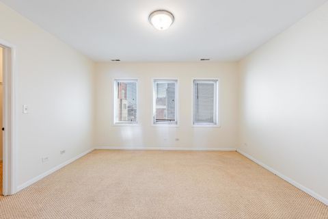 Tiny photo for 4553 S King Drive, Chicago, IL 60653 (MLS # 12585989)