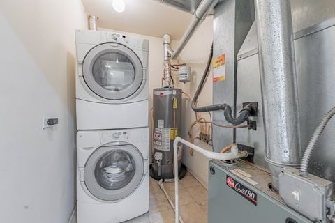 Tiny photo for 4553 S King Drive, Chicago, IL 60653 (MLS # 12585989)