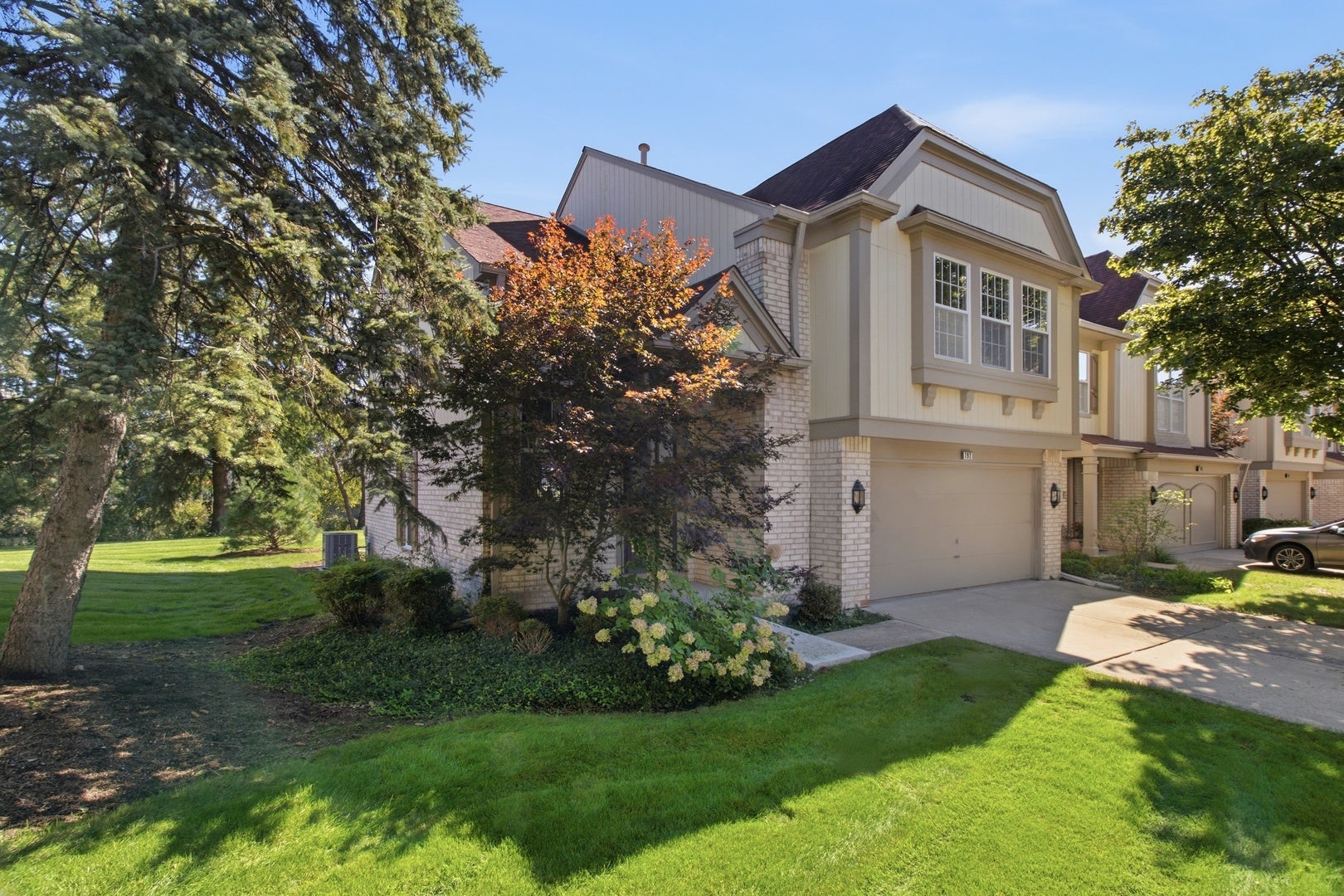 192 W Fox Hill Drive