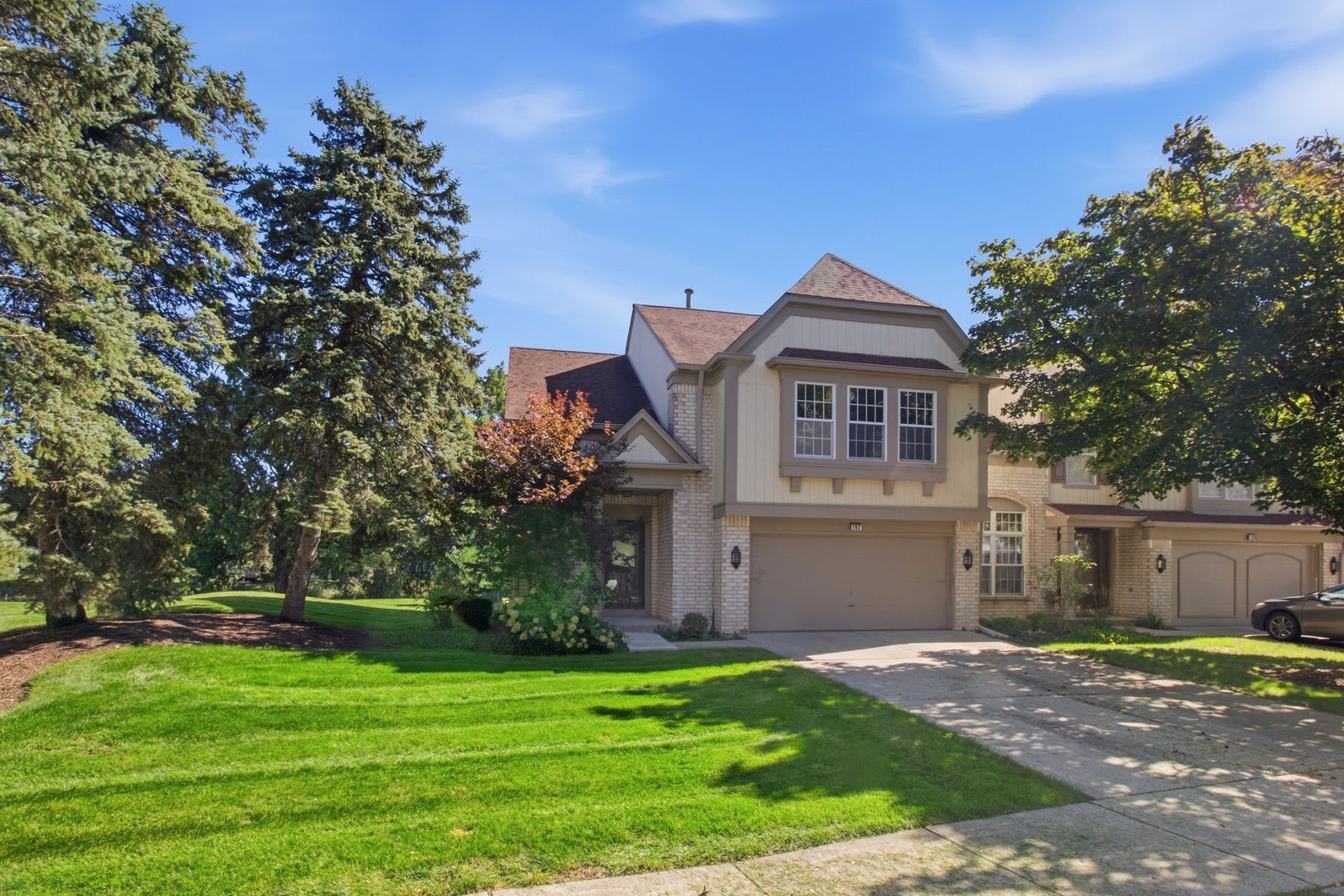 192 W Fox Hill Drive