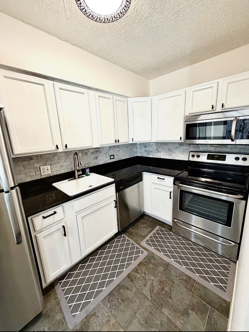 1550 N Lake Shore Drive 9F