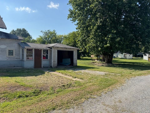 Tiny photo for 513 E Smith Street, Benton, IL 62812 (MLS # 12744909)