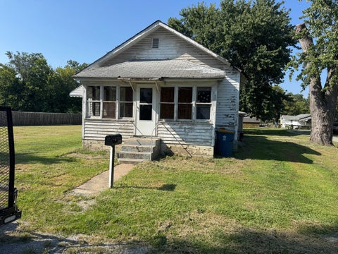 Photo of 513 E Smith Street, Benton, IL 62812 (MLS # 12744909)