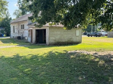 Tiny photo for 513 E Smith Street, Benton, IL 62812 (MLS # 12744909)