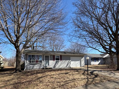 Photo of 614 Creve Coeur Drive, Champaign, IL 61822 (MLS # 12510786)