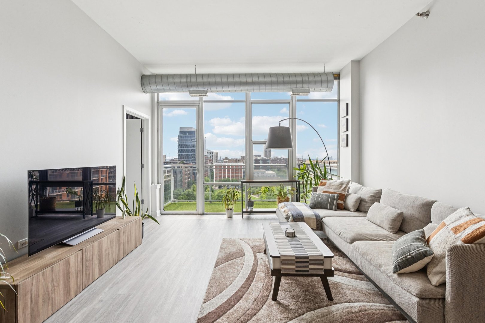 901 W Madison Street 1002
