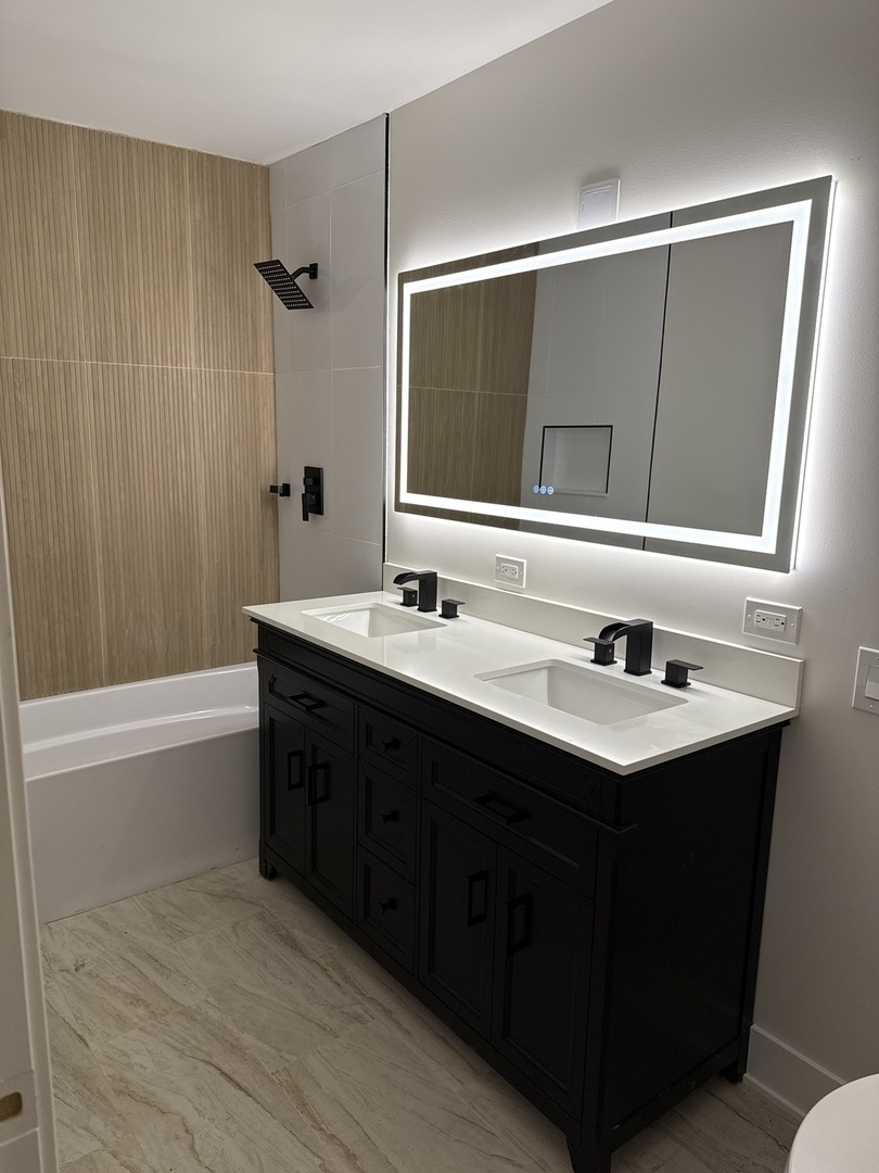 8661 N National Avenue N