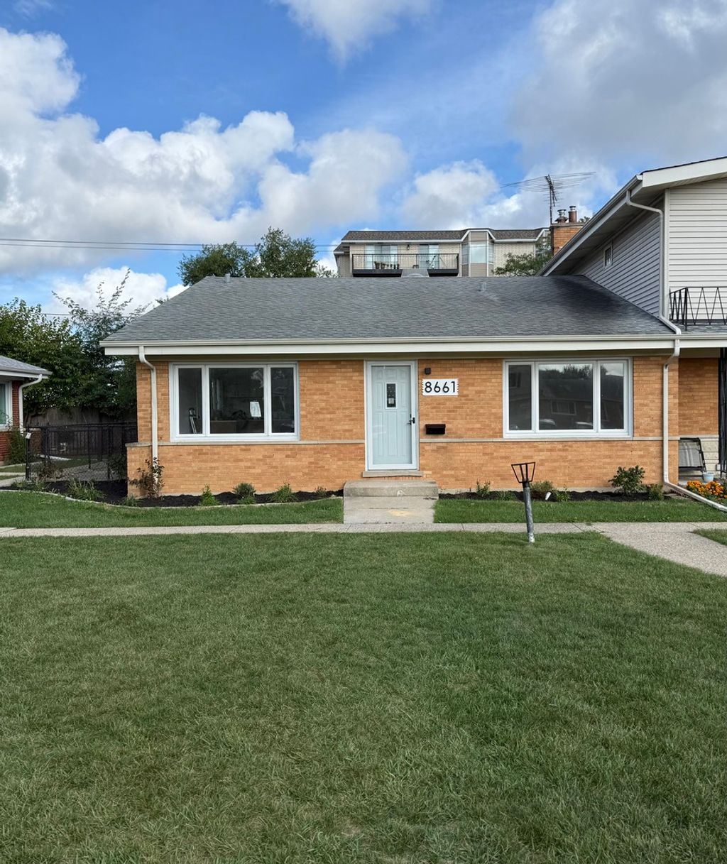 Photo for 8661 N National Avenue N, Niles, IL 60714 (MLS # 12471633)