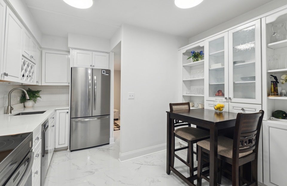 1301 N Western Avenue 231