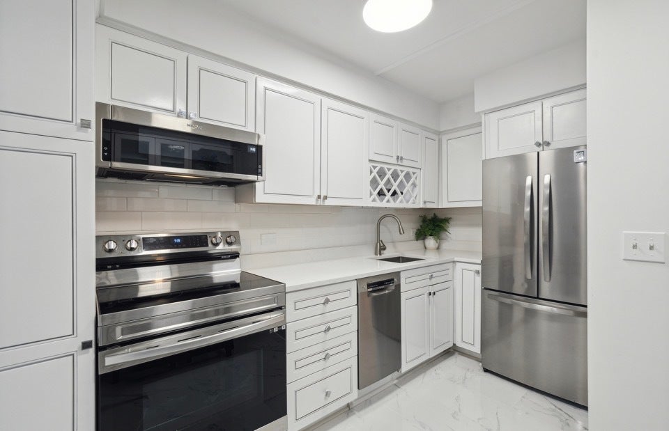 1301 N Western Avenue 231