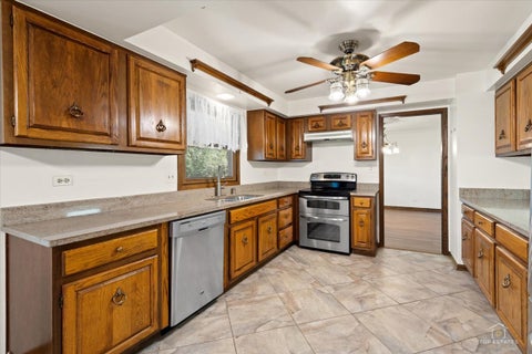 Tiny photo for 231 Southwick Lane, Schaumburg, IL 60173 (MLS # 12726043)