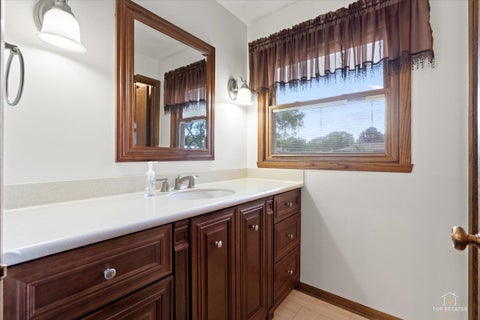 Tiny photo for 231 Southwick Lane, Schaumburg, IL 60173 (MLS # 12726043)
