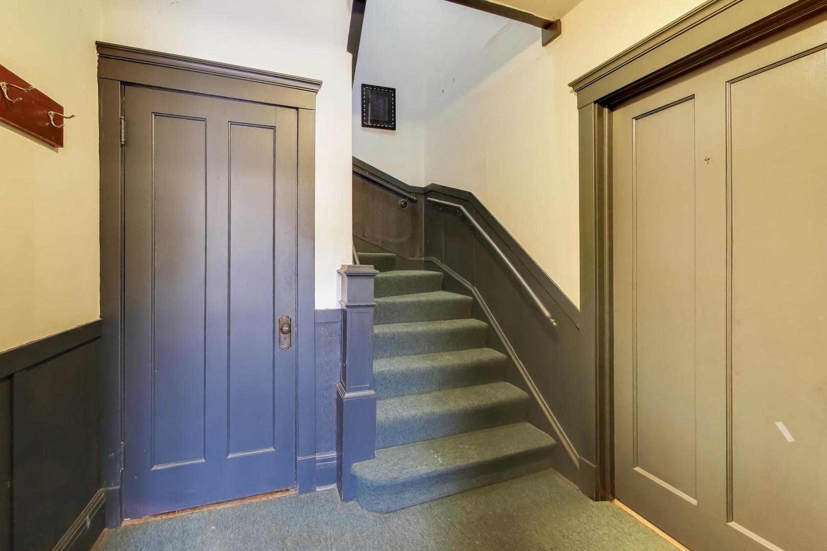 2245 W Giddings Street