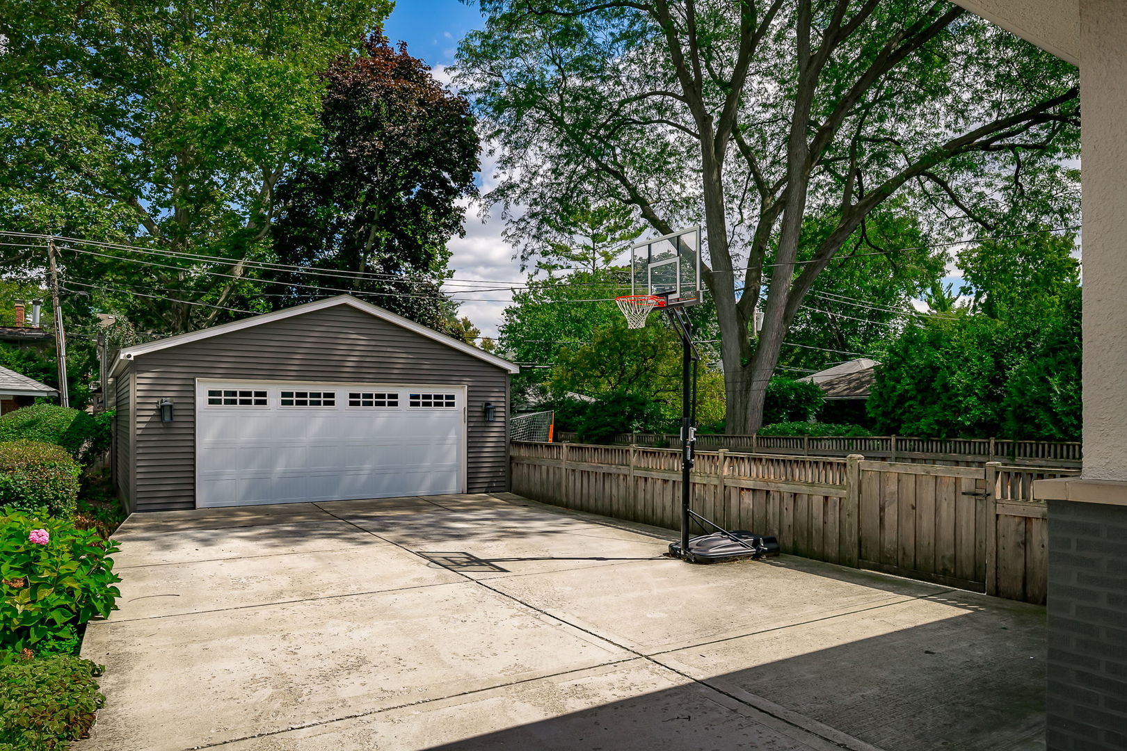 River Forest, Illinois 60305, United States, 3 Bedrooms Bedrooms, ,4 BathroomsBathrooms,Residential,Contingent,246347